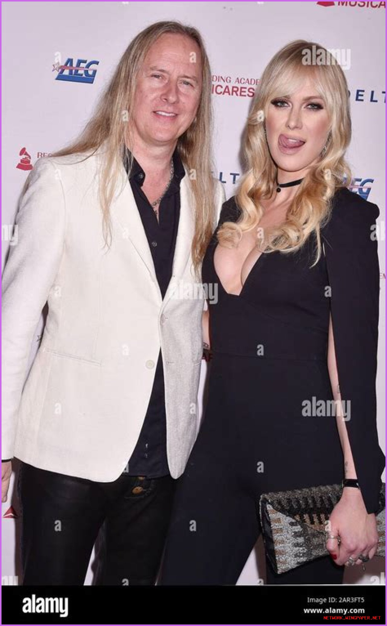 All About Jerry Cantrell's Wife: A Deep Dive Into Their Relationship